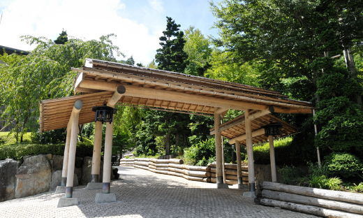 お車でお越しの方